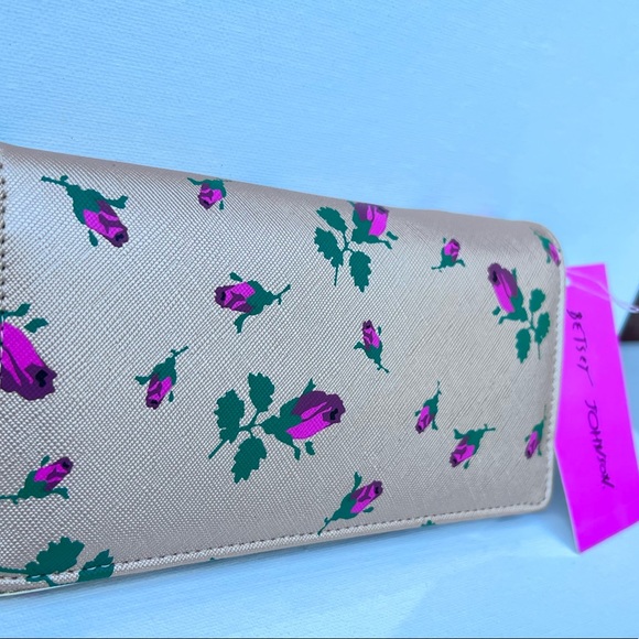 Betsey Johnson Rose Gold Wallet Hearts and Roses - Picture 4 of 13